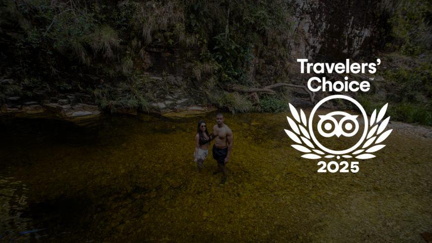 A Elite do Ecoturismo em Capitólio: Por que a Canela de Ema recebeu o Travellers' Choice 2025 do TripAdvisor. Com nota 4,8 no TripAdvisor, o complexo se consolida como a melhor opção para famílias e executivos que buscam refúgio e excelência às margens da MG-050. No mundo do marketing digital moderno, não basta dizer que você é bom; o mundo precisa confirmar. Para a Agência Carcará, a nota 4,8 no TripAdvisor e o selo Travellers' Choice 2025 não são apenas troféus decorativos. Eles representam o E-E-A-T (Experiência, Especialidade, Autoridade e Confiança) em seu estado mais puro. Em um mercado competitivo como o de Capitólio, Minas Gerais, ser escolhido pelos viajantes como um dos melhores destinos do mundo é o atestado final de que a nossa entrega vai muito além de uma queda d'água.