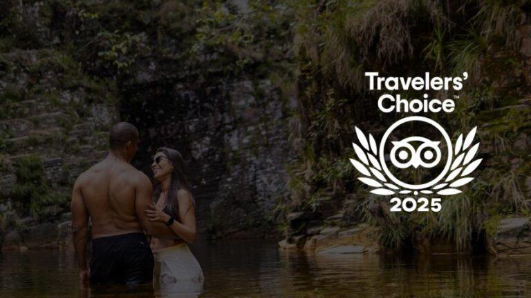 A Elite do Ecoturismo em Capitólio: Por que a Canela de Ema recebeu o Travellers' Choice 2025 do TripAdvisor. Com nota 4,8 no TripAdvisor, o complexo se consolida como a melhor opção para famílias e executivos que buscam refúgio e excelência às margens da MG-050. No mundo do marketing digital moderno, não basta dizer que você é bom; o mundo precisa confirmar. Para a Agência Carcará, a nota 4,8 no TripAdvisor e o selo Travellers' Choice 2025 não são apenas troféus decorativos. Eles representam o E-E-A-T (Experiência, Especialidade, Autoridade e Confiança) em seu estado mais puro. Em um mercado competitivo como o de Capitólio, Minas Gerais, ser escolhido pelos viajantes como um dos melhores destinos do mundo é o atestado final de que a nossa entrega vai muito além de uma queda d'água.